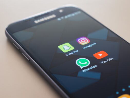 close up photo of black Samsung Galaxy smartphone